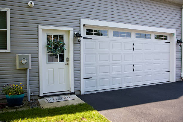24/7 Emergency Garage Door Panel Replacement experts in Janesville, IA